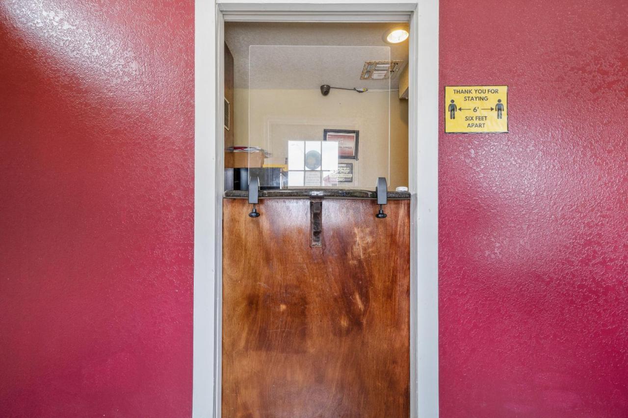 Oyo Hotel Kenedy Downtown - Us 181 Экстерьер фото