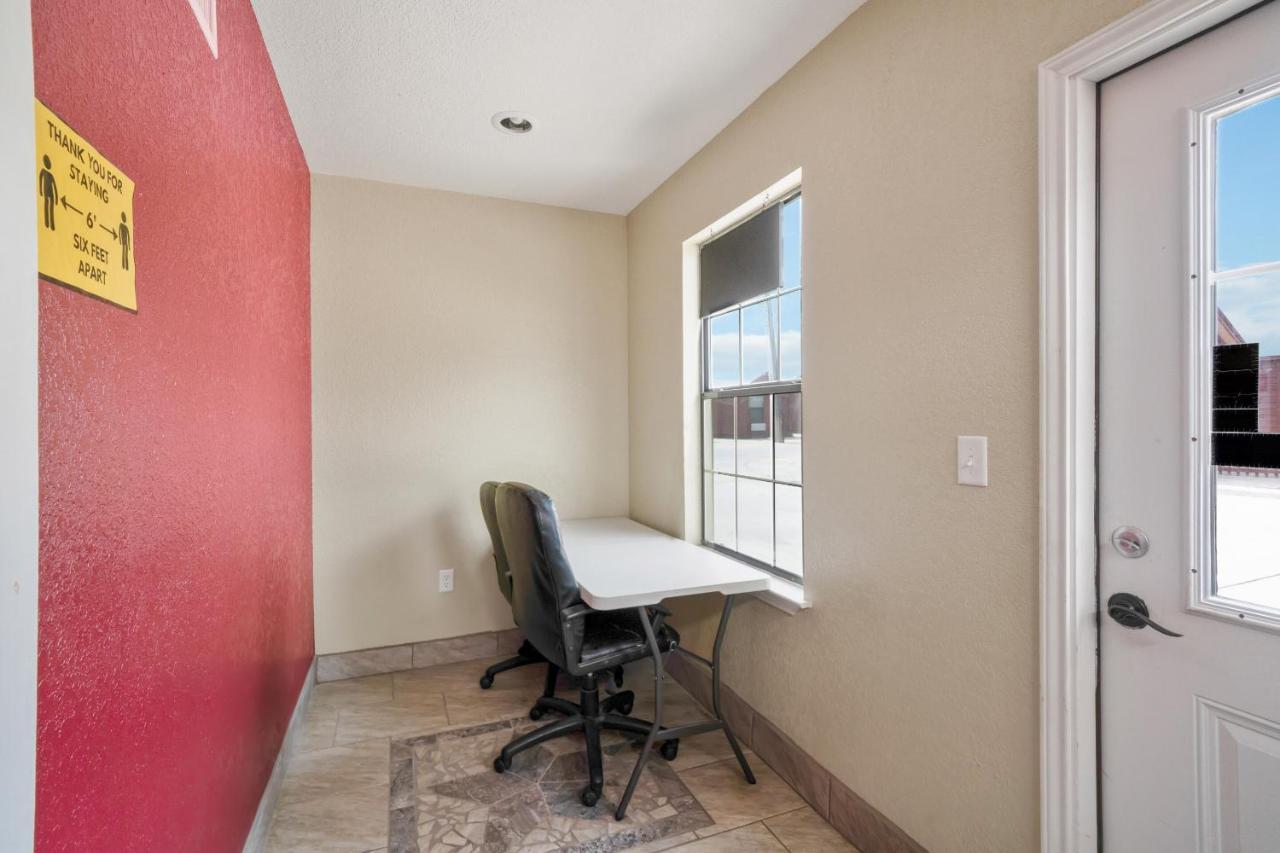 Oyo Hotel Kenedy Downtown - Us 181 Экстерьер фото