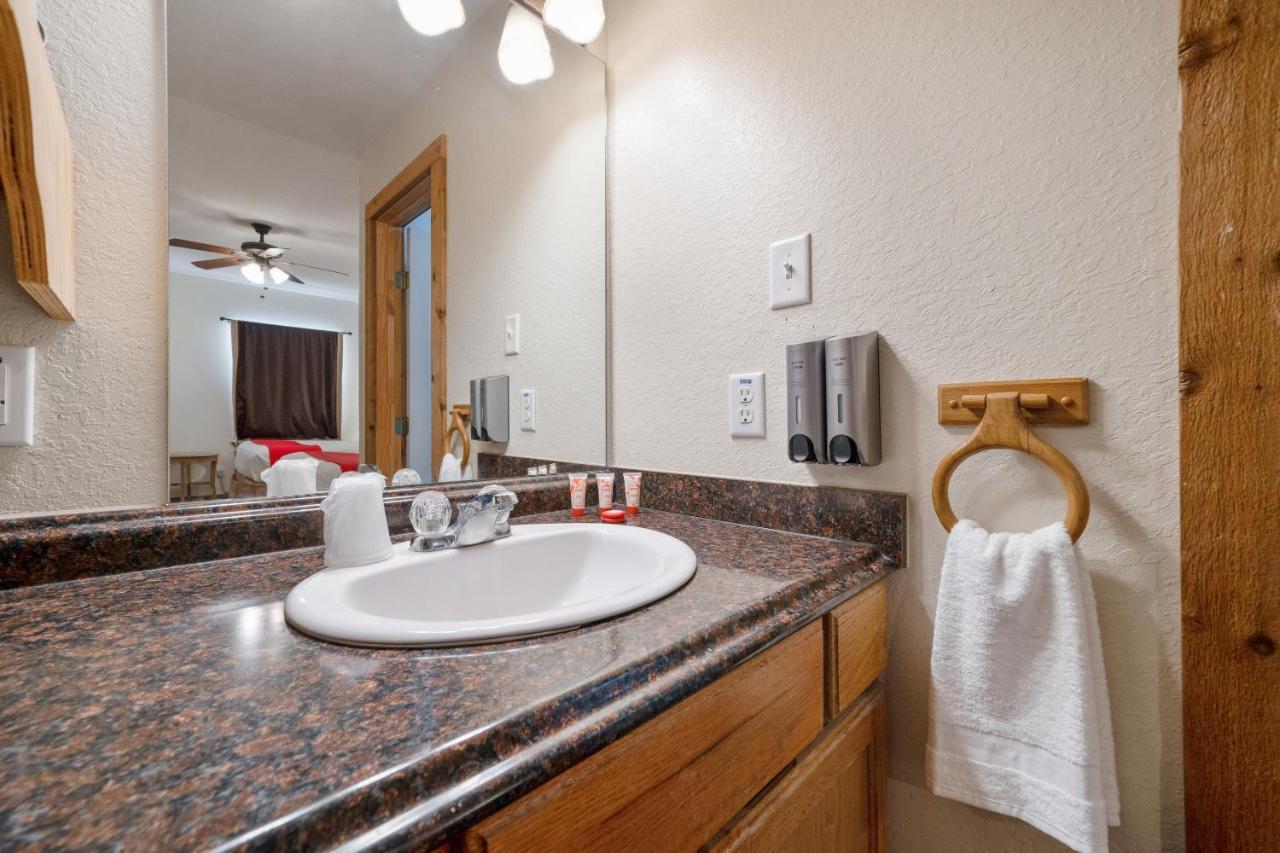 Oyo Hotel Kenedy Downtown - Us 181 Экстерьер фото
